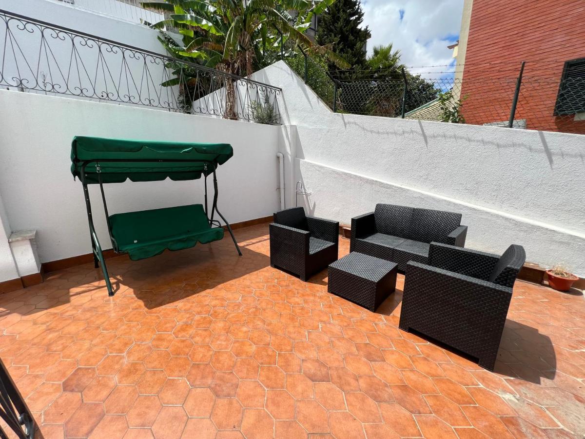 Oeiras Beach Private Room 9 - Double Bedroom With Shared Bathroom & Terrace โอเอรัช ภายนอก รูปภาพ