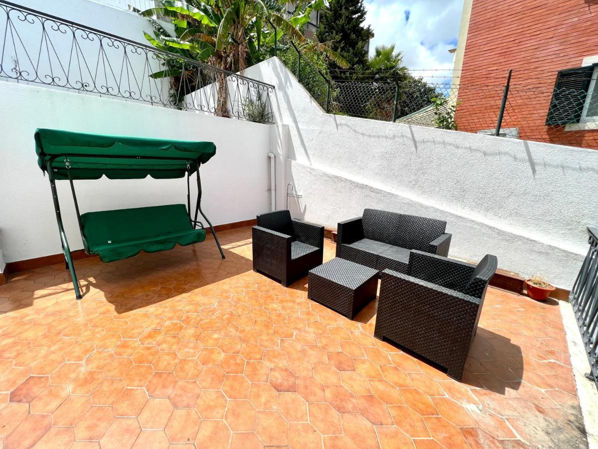 Oeiras Beach Private Room 9 - Double Bedroom With Shared Bathroom & Terrace โอเอรัช ภายนอก รูปภาพ