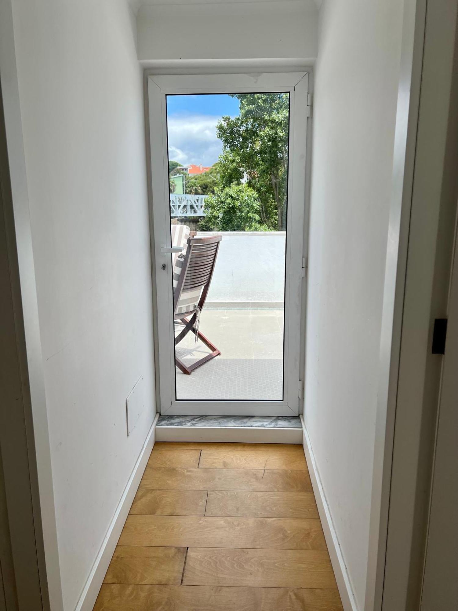 Oeiras Beach Private Room 9 - Double Bedroom With Shared Bathroom & Terrace โอเอรัช ภายนอก รูปภาพ