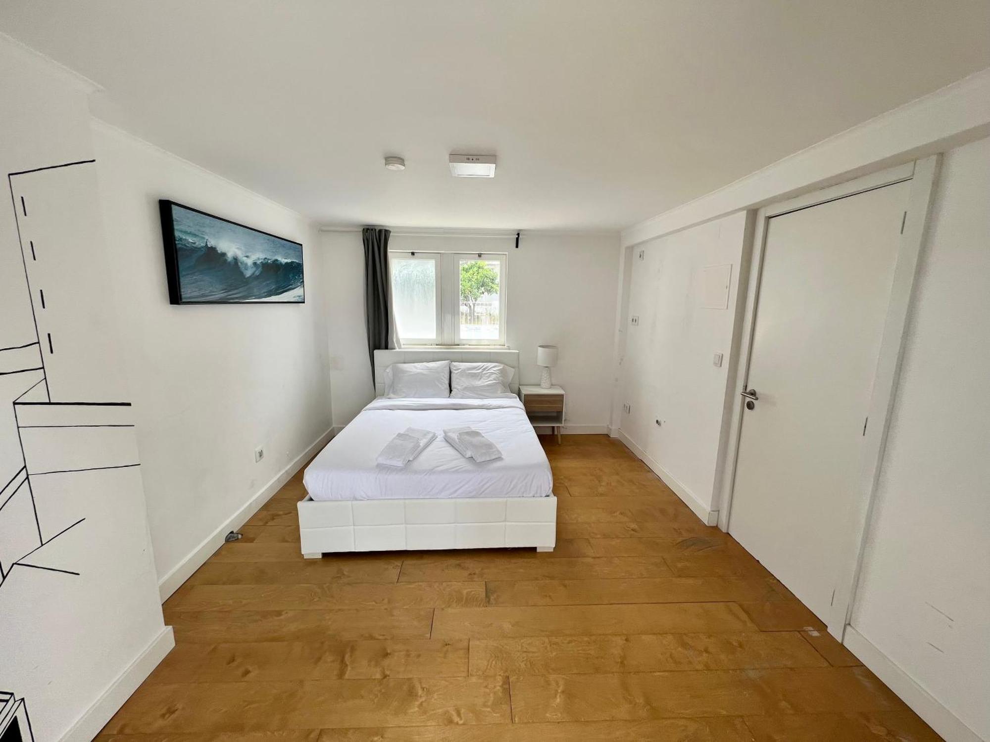 Oeiras Beach Private Room 9 - Double Bedroom With Shared Bathroom & Terrace โอเอรัช ภายนอก รูปภาพ
